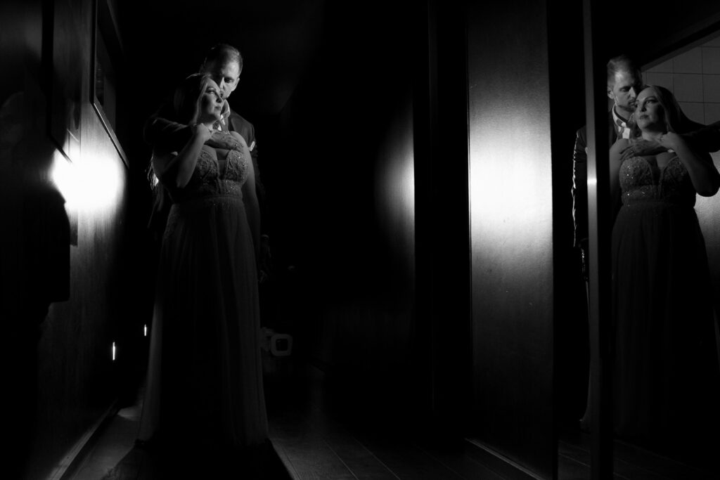 schwarz weiß portrait eines brautpaares