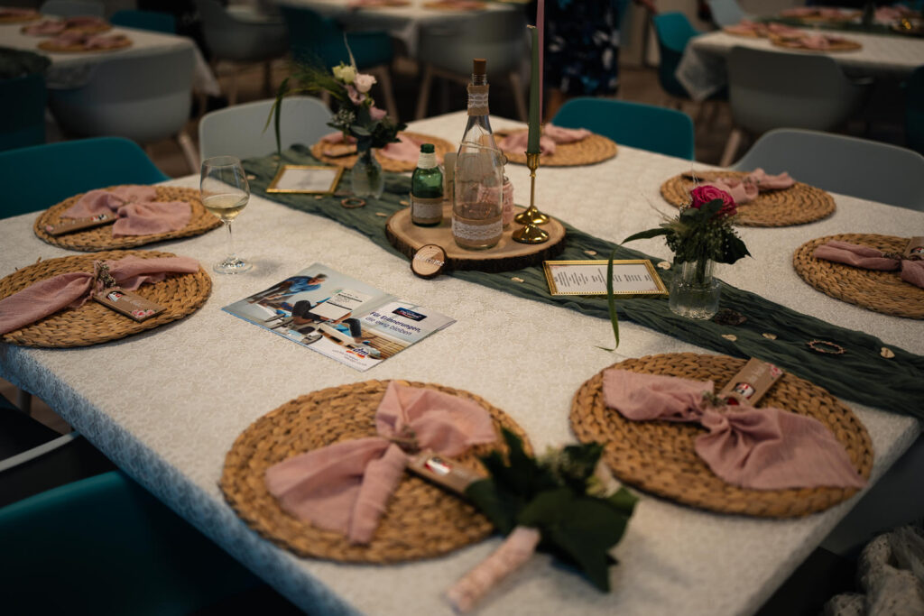 Tischdekoration an Hochzeit