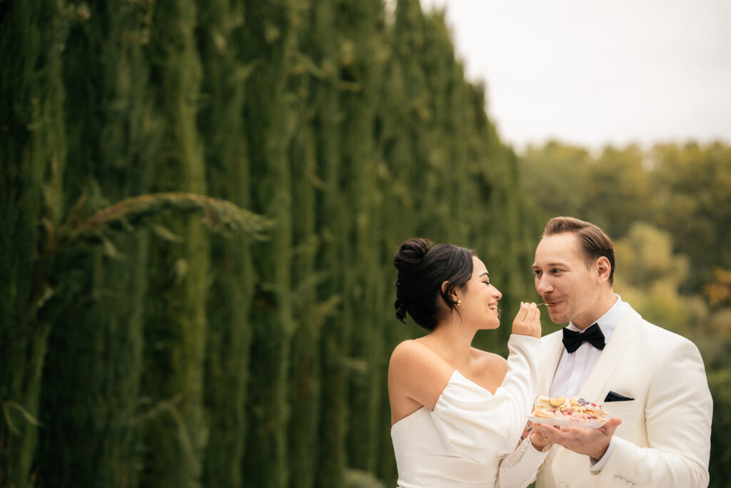 Brautpaar nach Tortenanschnitt