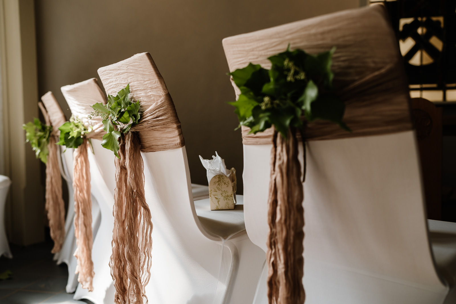 Dekoration an Stühlen