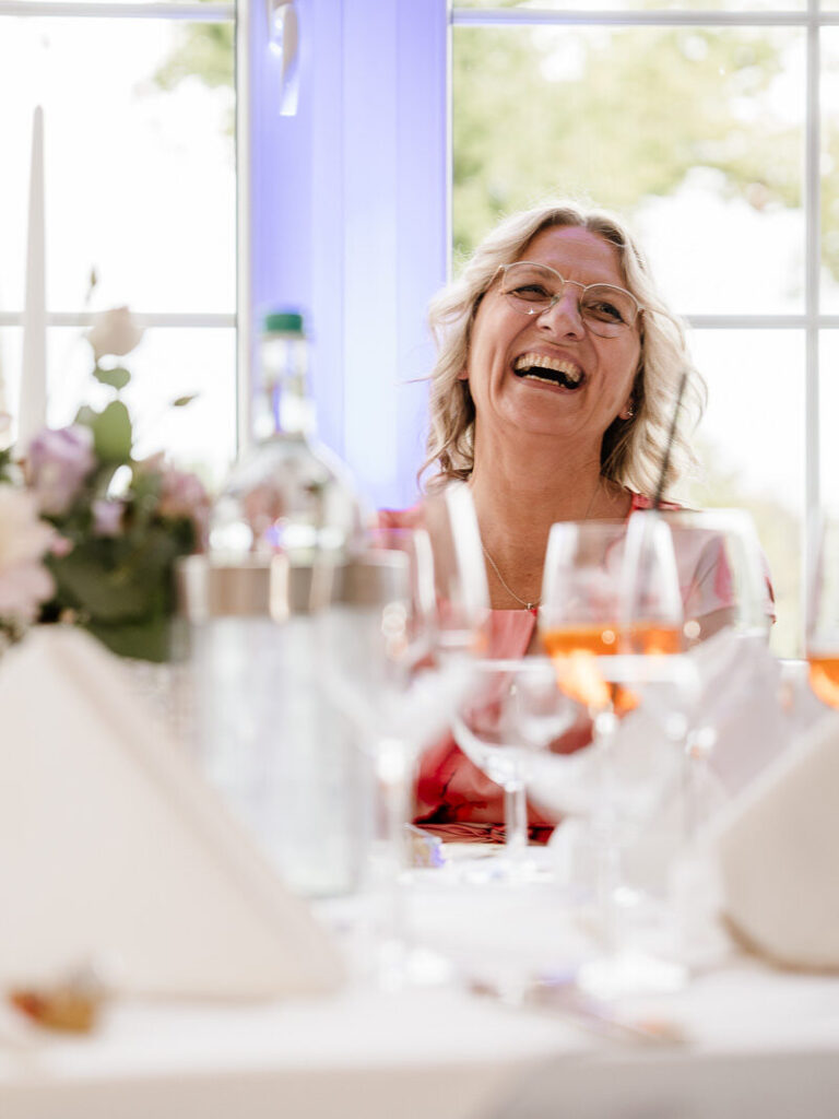 nach vielen Stunden Hochzeitsfotografie entstehen feiermomente