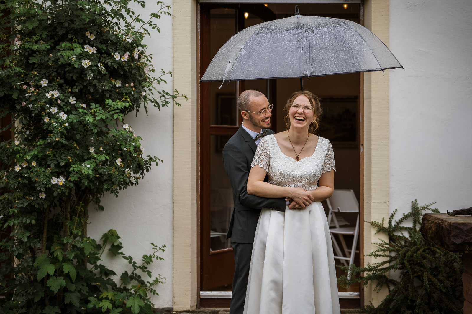 Regenhochzeit Foto eines Brautpaares in St.Ingbert